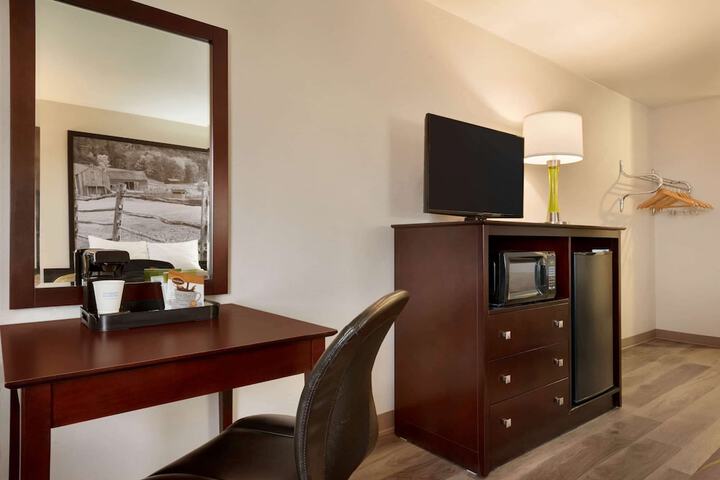Room 28 of 40
