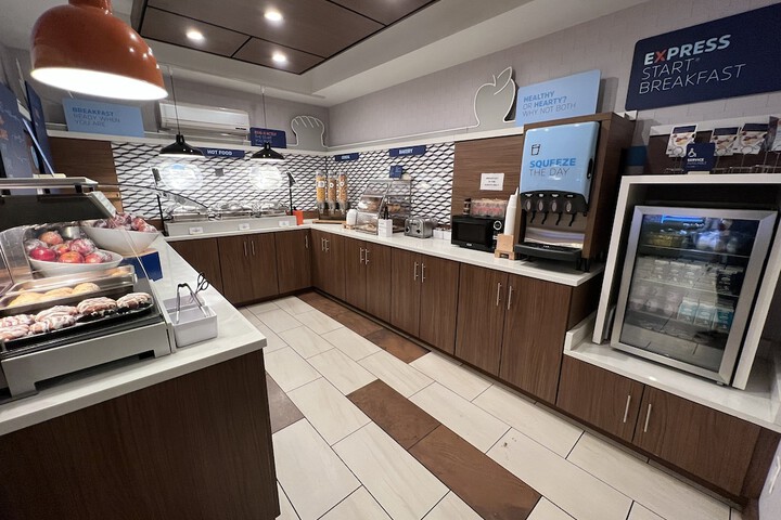Holiday Inn Express Pittsburgh-Bridgeville by IHG