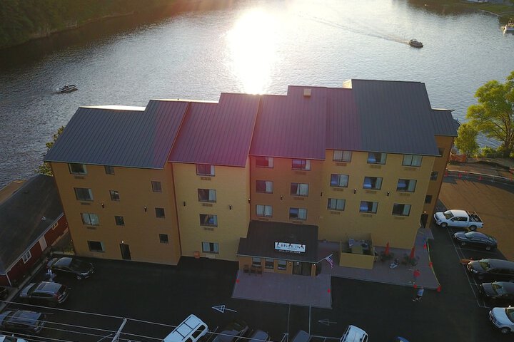 Natura Vue Resort & Boathouse