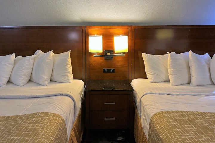 Room 15 of 33