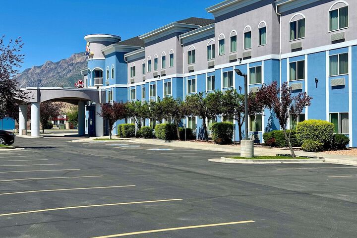 Hotel Exterior 83 of 83