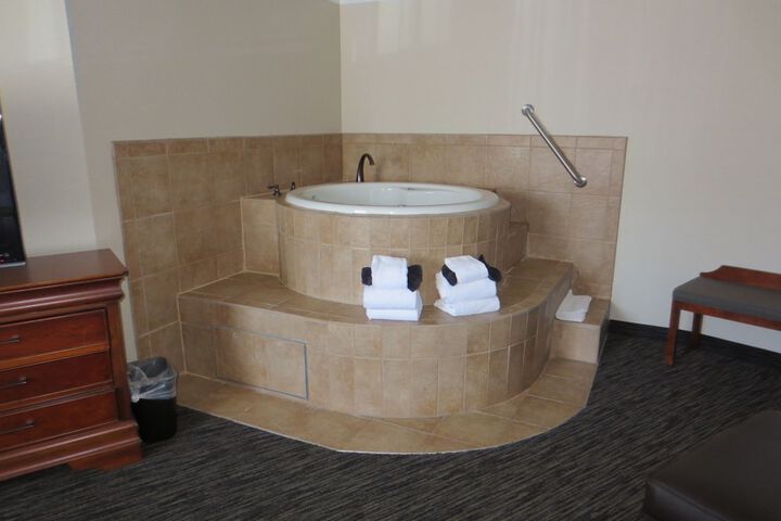 Best Western Plus Landmark Inn
