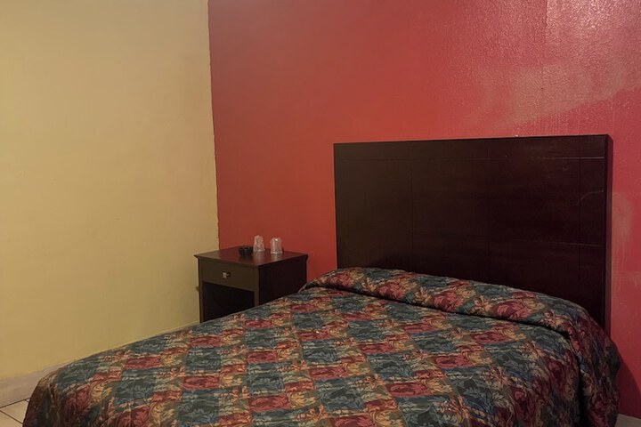 Plaza Motel