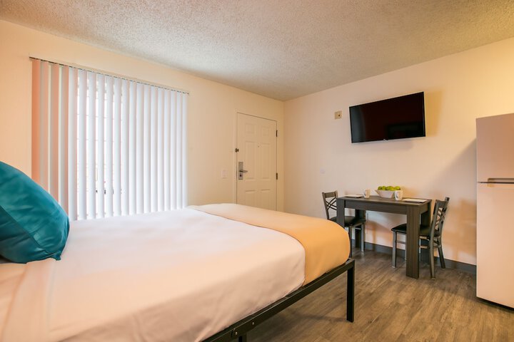 Room 12 of 16