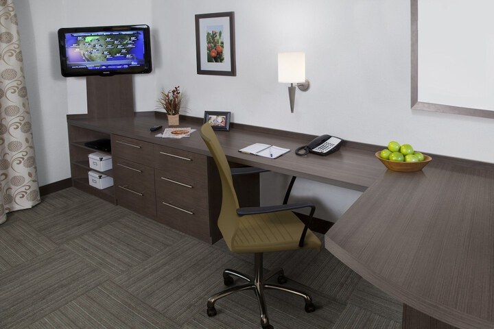 Candlewood Suites College Station at University by IHG