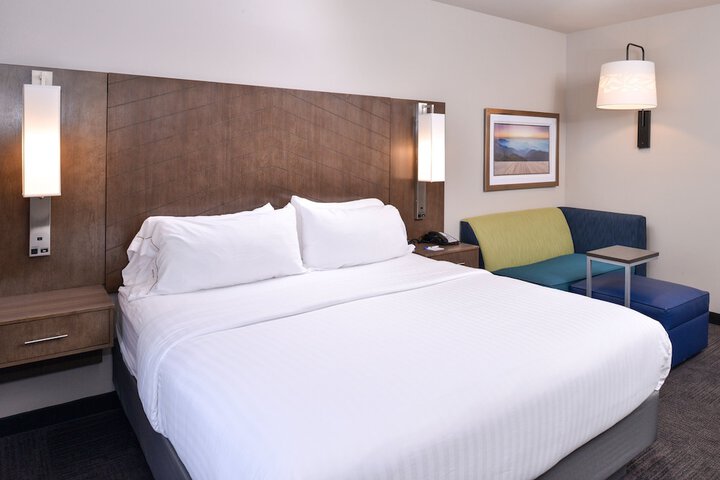 Holiday Inn Express & Suites Bryant - Benton Area by IHG