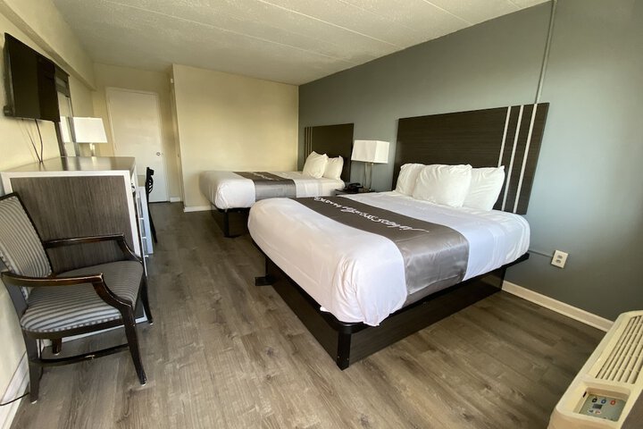 Room 52 of 77