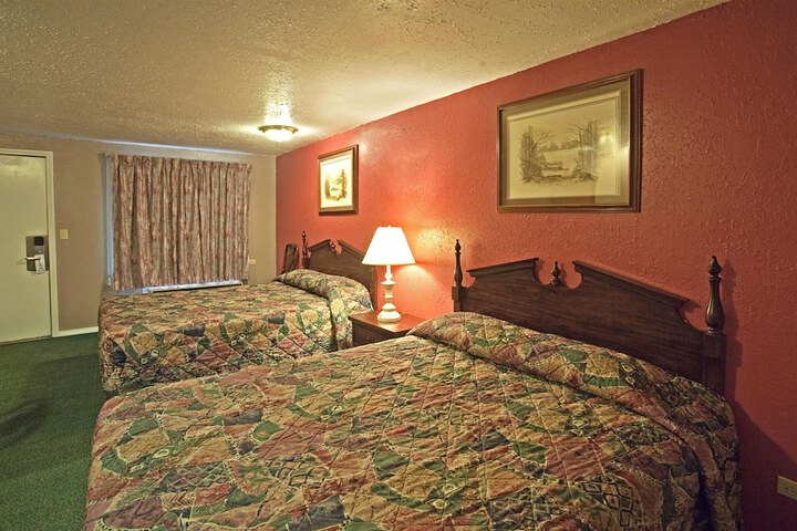 Room 4 of 8