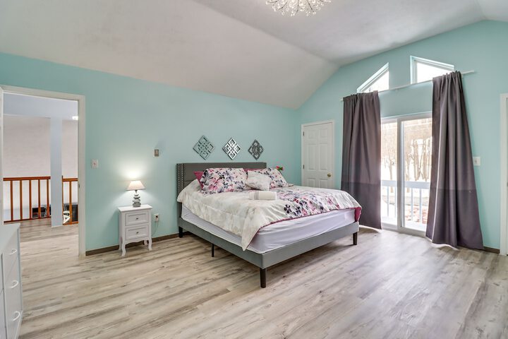 Long Pond Home w / Private Hot Tub & Game Room