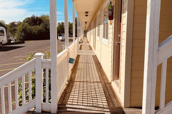 Hotel 5 of 103