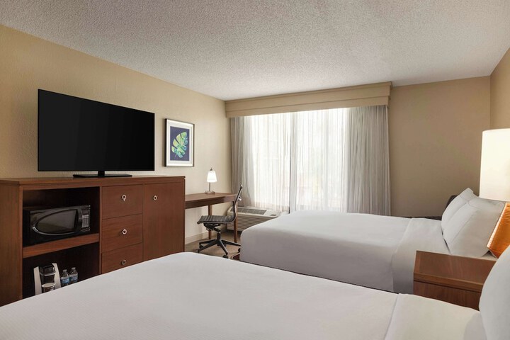 Doubletree by Hilton Fort Myers at Bell Tower Shops