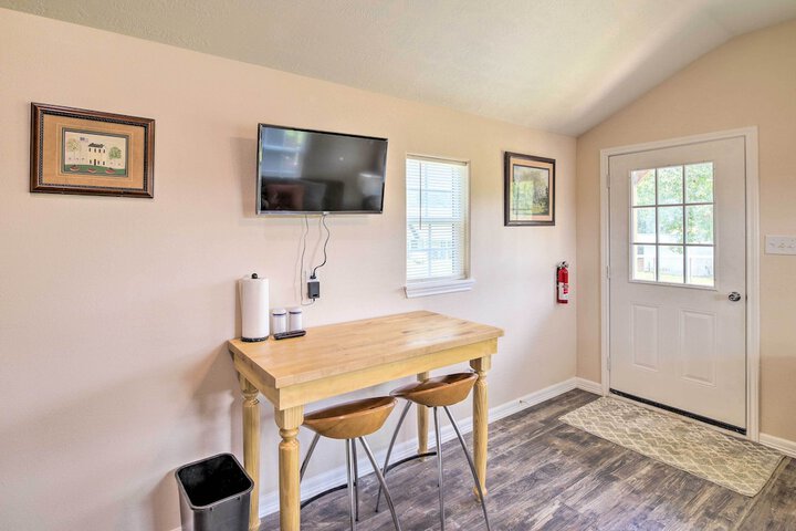 Stylish Woodville Cabin: Fishing Dock Access!