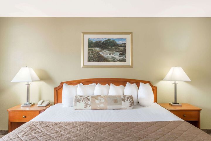 Room 9 of 23