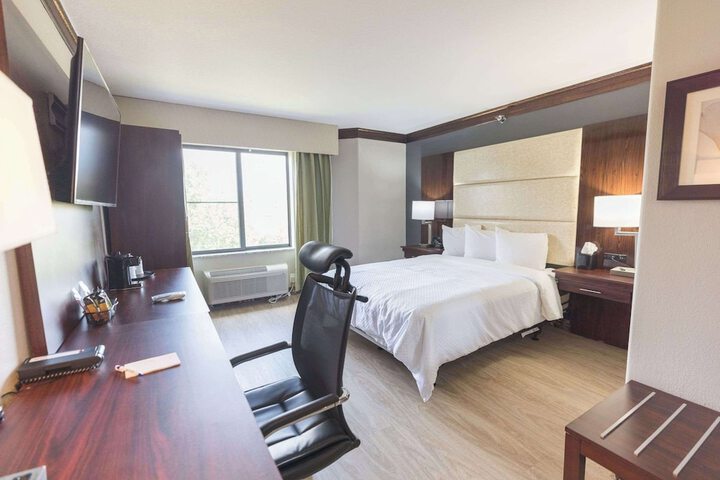 Room 27 of 75
