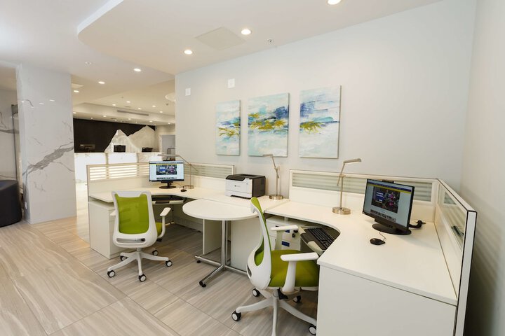 Business Center 27 of 28