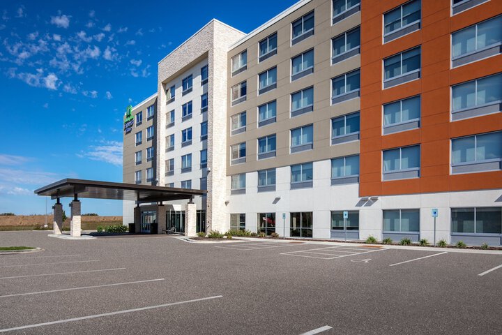 Hotel 5 of 62