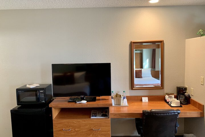 Monument Inn & Suites
