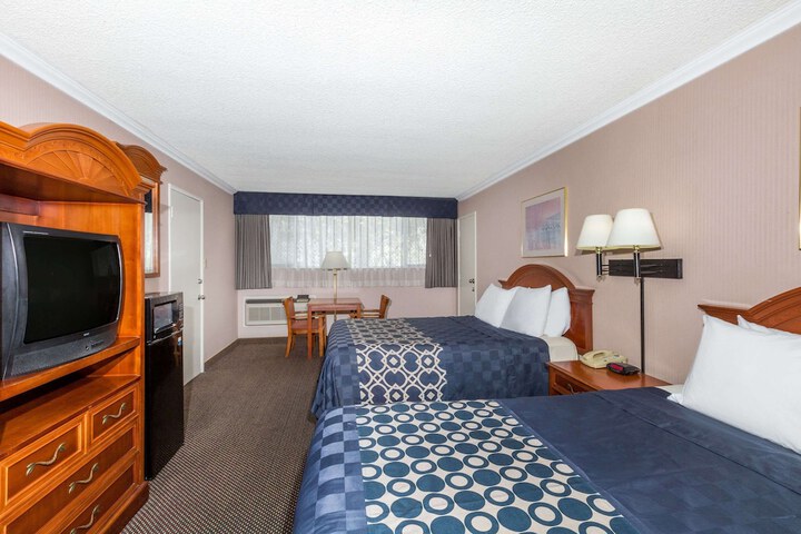 Room 8 of 19