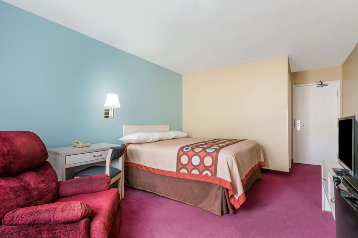 Room 9 of 14