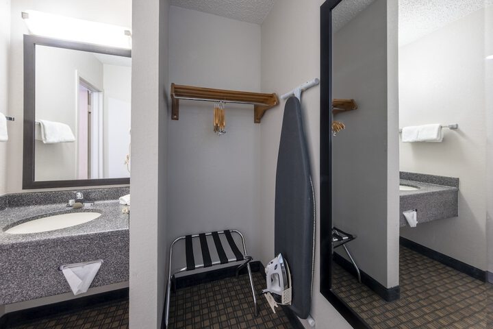 Room 35 of 41