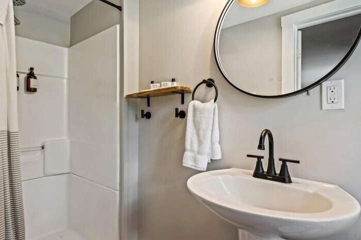 The Aurora Inn & Cottages