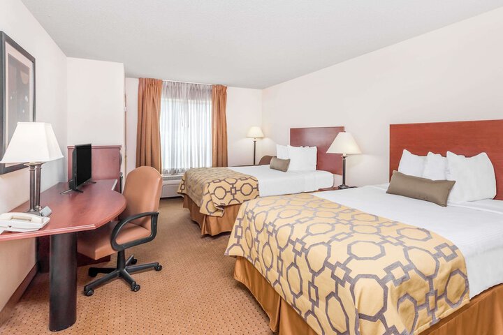 Room 10 of 16