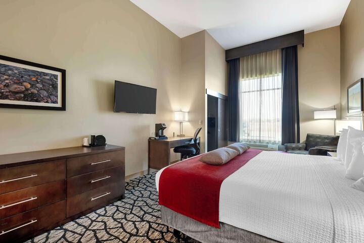 Best Western Plus Lakeview Hotel