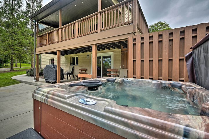 Indian Lake Retreat w / Wet Bar & Covered Deck