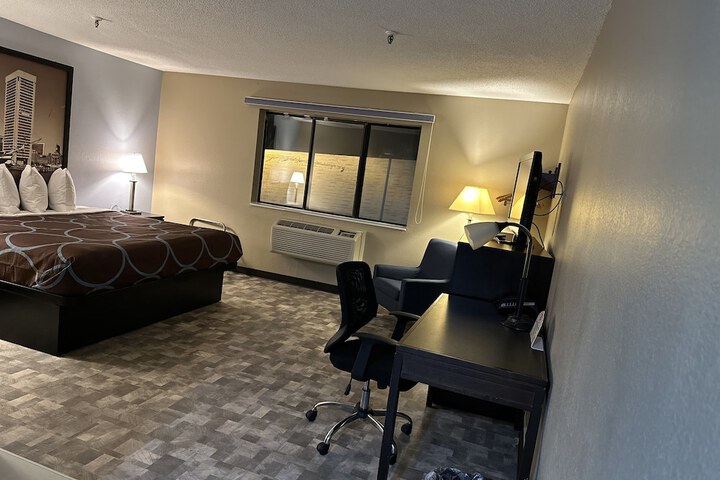 Room 9 of 14
