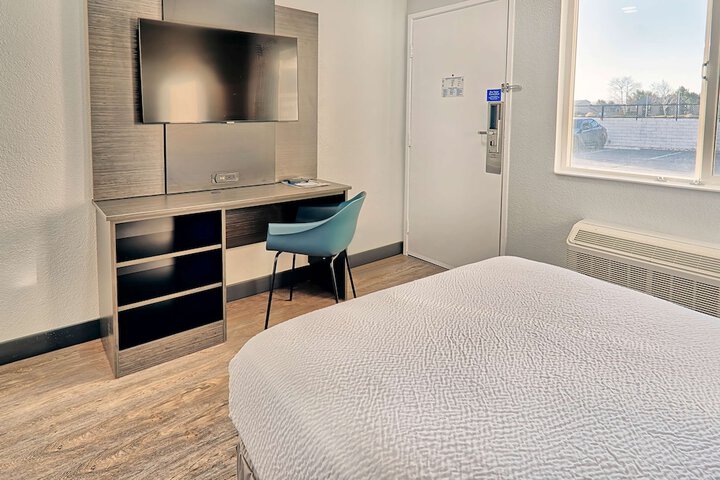 Room 17 of 32