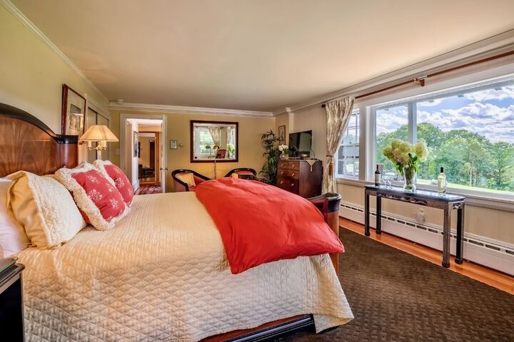 Room 150 of 275
