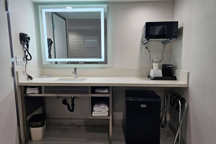 Travelodge by Wyndham Fullerton Near Anaheim