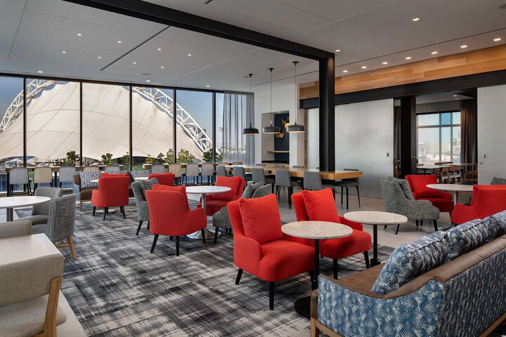 Lounge 72 of 78