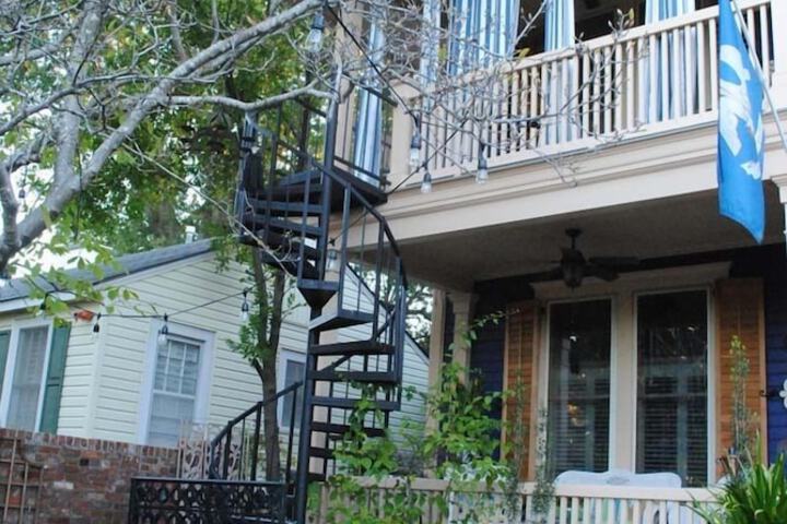 Stay Fairfield - Fairfield Place and Fairfield Manor Bed & Breakfast