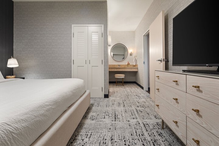 Room 52 of 106