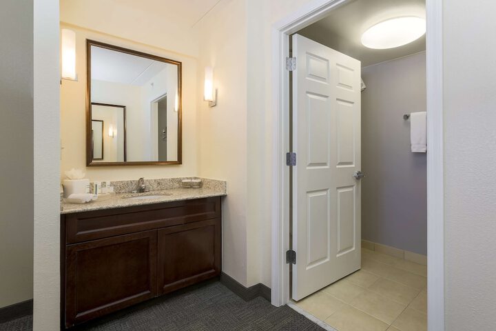 Room 17 of 39