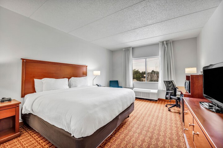 Room 33 of 70
