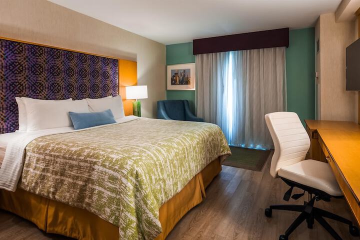 Best Western Premier Toronto Airport Carlingview Hotel