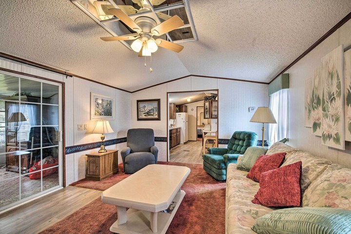 Peaceful Canal-front Retreat w / Boathouse!