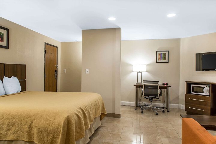 Quality Inn & Suites Middletown - Newport