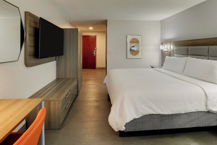 Room 34 of 60