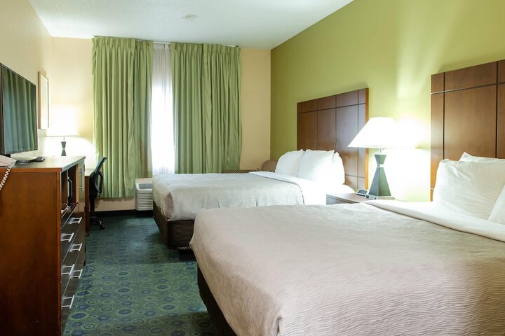 Quality Inn & Suites Bloomington I-55 and I-74