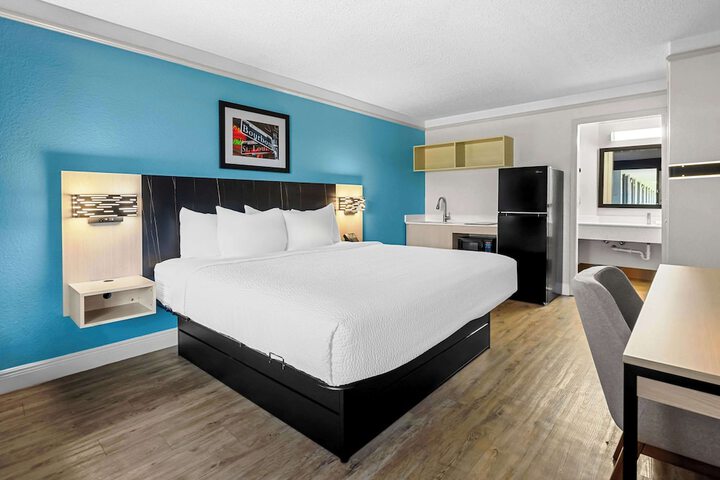 Room 16 of 37