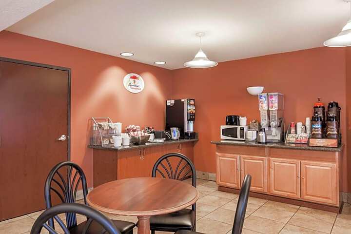 Super 8 by Wyndham Gresham / Portland Area OR