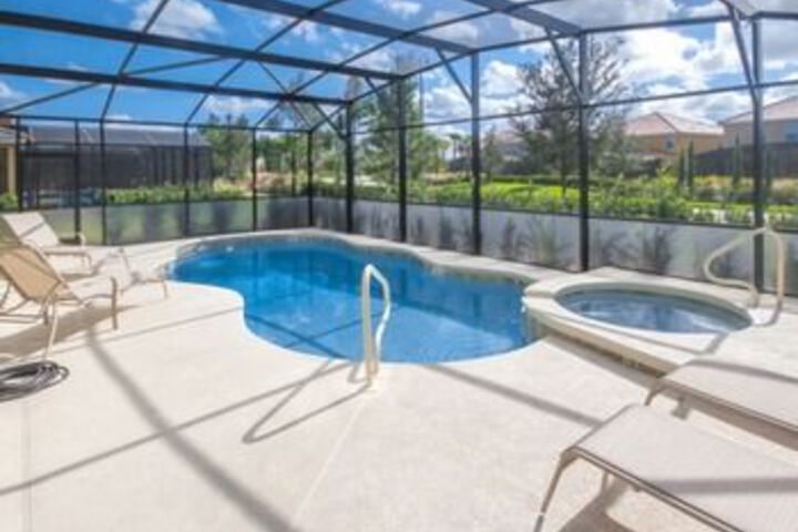 Oakview 4213 6 Br Villa by RedAwning