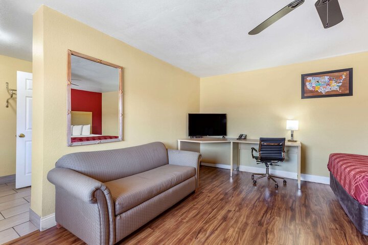 Room 21 of 32