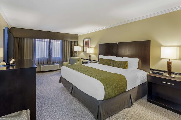 Room 10 of 34