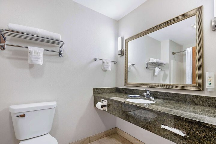 Quality Inn & Suites Fort Madison near Hwy 61