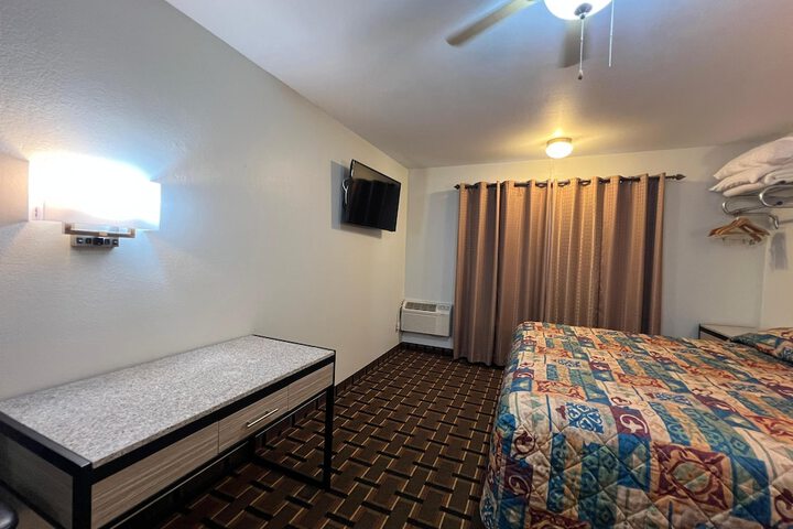 Deluxe Inn