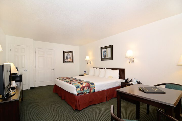 Room 15 of 23
